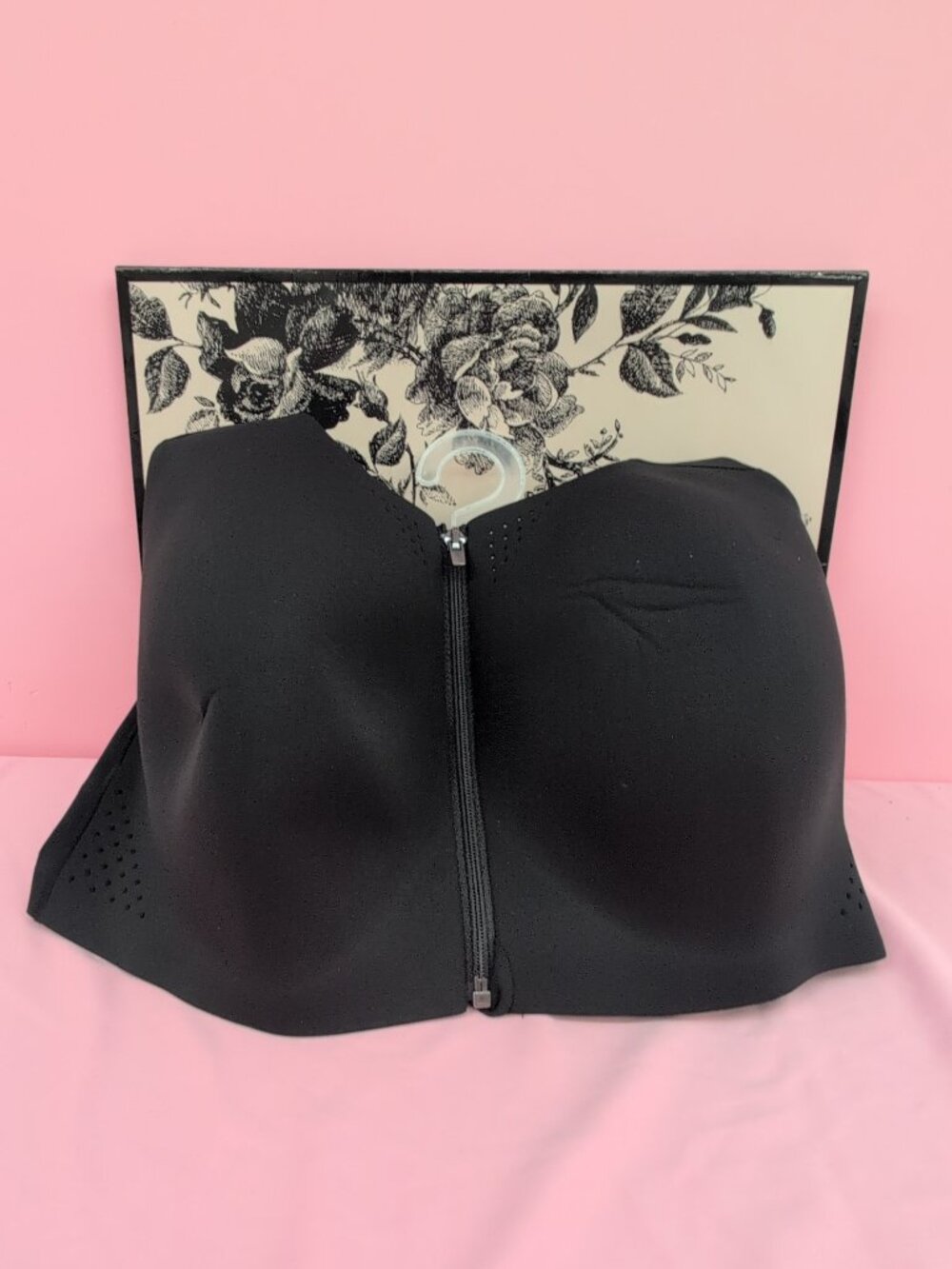 Victoria Secret VSX Featherweight Max Front Close Sports Bra Size 42DDD Black